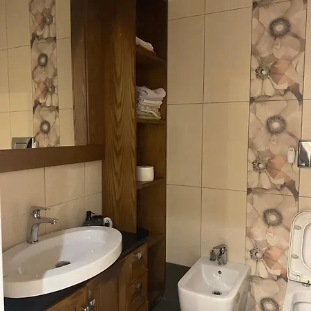 Main Rezidenca * Tiran