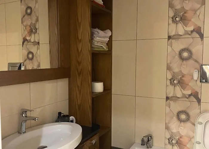 Main Rezidenca * Tirana